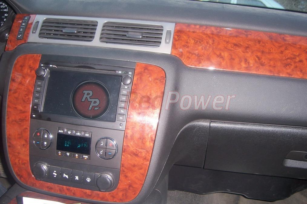 Установленная автомагнитола RedPower