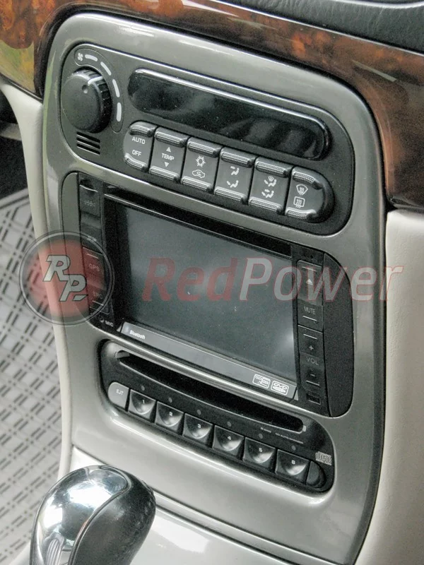 Установленная автомагнитола Redpower 