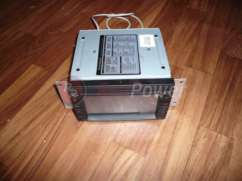 Установленный самодельный крепеж для автомагнитолы RedPower