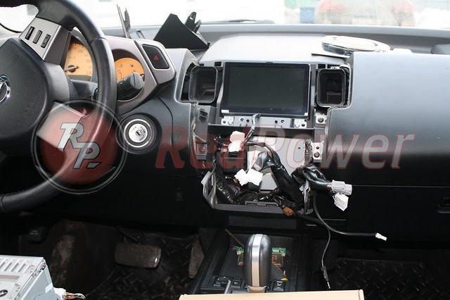 Демонтаж штатной магнитолы автомобиля Nissan Murano