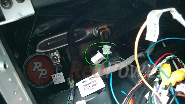 Переходник для подключения камеры заднего вида к автомагнитоле RedPower Переходник для подключения камеры заднего вида к автомагнитоле RedPower