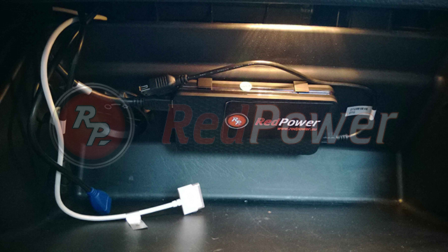 Android бокс и USB разъемы RedPower находятся в ящичке