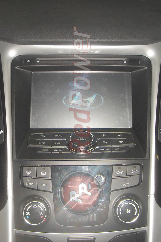 Установленная магнитола RedPower в автомобиле Hyundai Sonata
