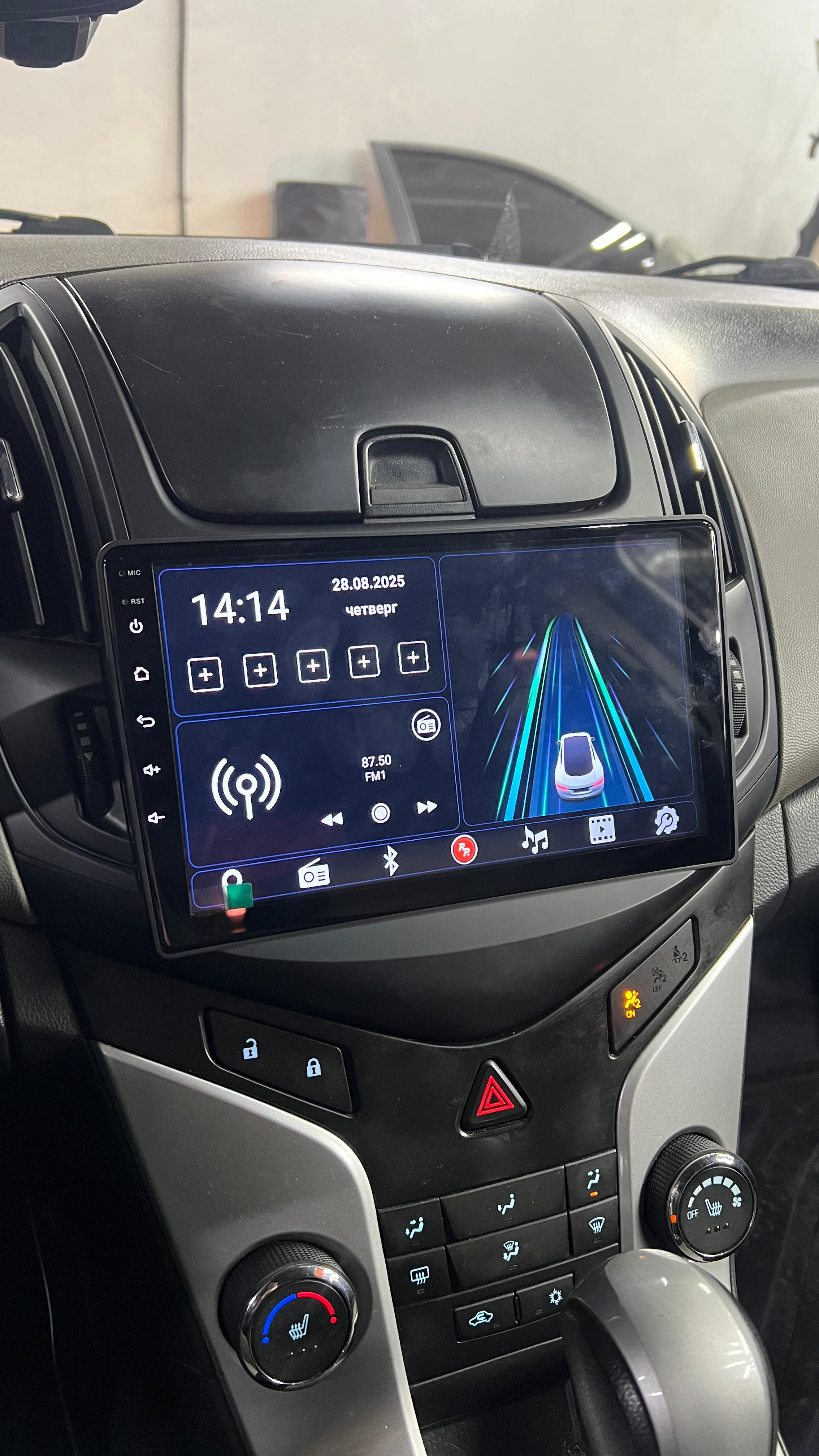 Установленная Автомагнитола RedPower 70048 для Chevrolet Cruze 1-поколение, рестайлинг (12.2012-10.2015) Установленная Автомагнитола RedPower 70048 для Chevrolet Cruze 1-поколение, рестайлинг (12.2012-10.2015)