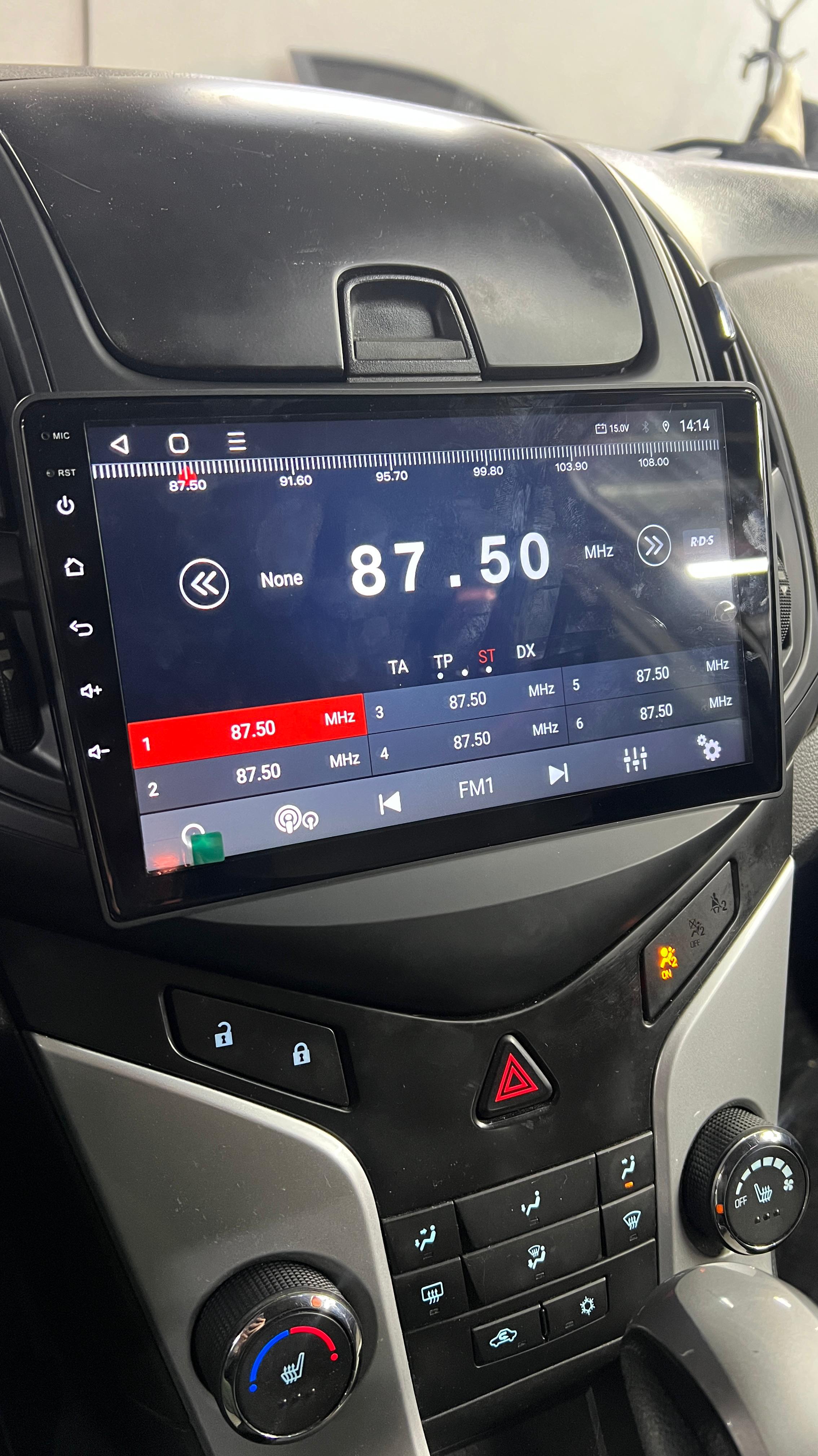 Установленная Автомагнитола RedPower 70048 для Chevrolet Cruze 1-поколение, рестайлинг (12.2012-10.2015) Установленная Автомагнитола RedPower 70048 для Chevrolet Cruze 1-поколение, рестайлинг (12.2012-10.2015)