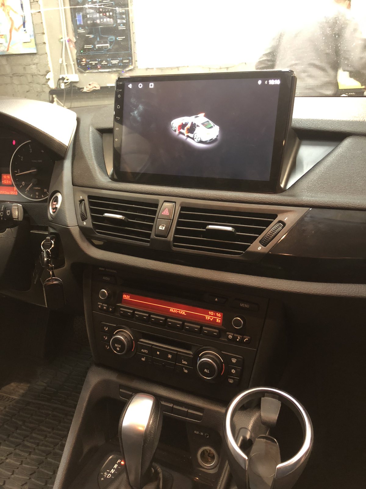 Магнитола в автомобиле BMW X1