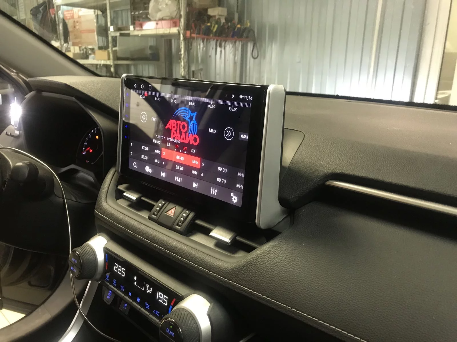 Установленная Автомагнитола RedPower 85117PROmax для Toyota RAV4 5-поколение XA50 (03.2018-н.в.) Установленная Автомагнитола RedPower 85117PROmax для Toyota RAV4 5-поколение XA50 (03.2018-н.в.)