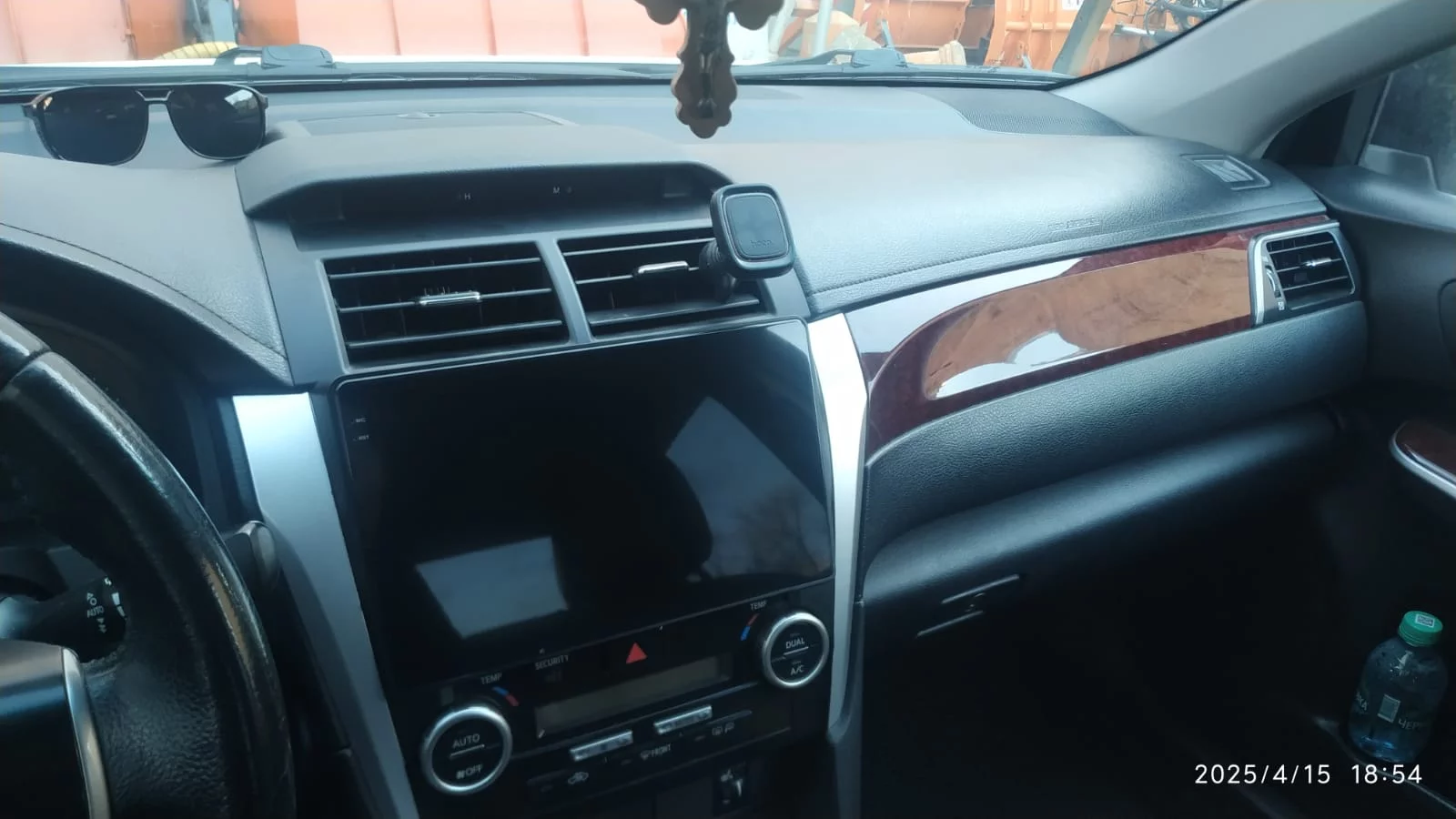 Установленная Автомагнитола RedPower 85131 для Toyota Camry XV50 (08.2011-11.2014) Установленная Автомагнитола RedPower 85131 для Toyota Camry XV50 (08.2011-11.2014)