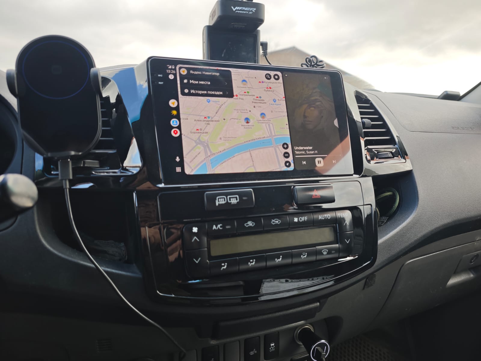 Установленная автомагнитола RedPower 85269PRO для Toyota Fortuner (11.2004-06.2015)​, Hilux Pick Up (08.2004-10.2015)