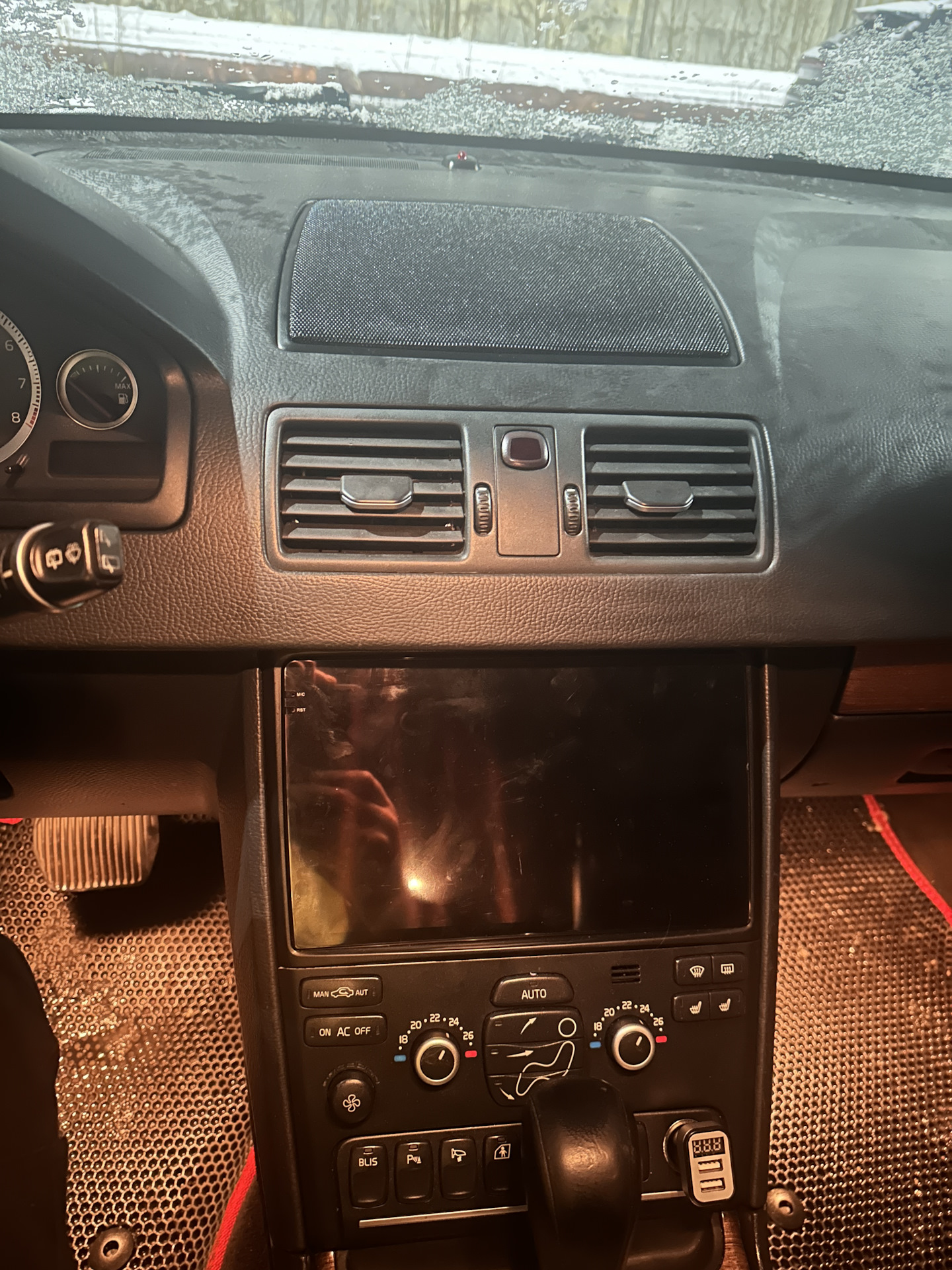 Установленная Автомагнитола RedPower 85290PRO для Volvo XC90 (2007-07.2014) с штатным AUX Установленная Автомагнитола RedPower 85290PRO для Volvo XC90 (2007-07.2014) с штатным AUX