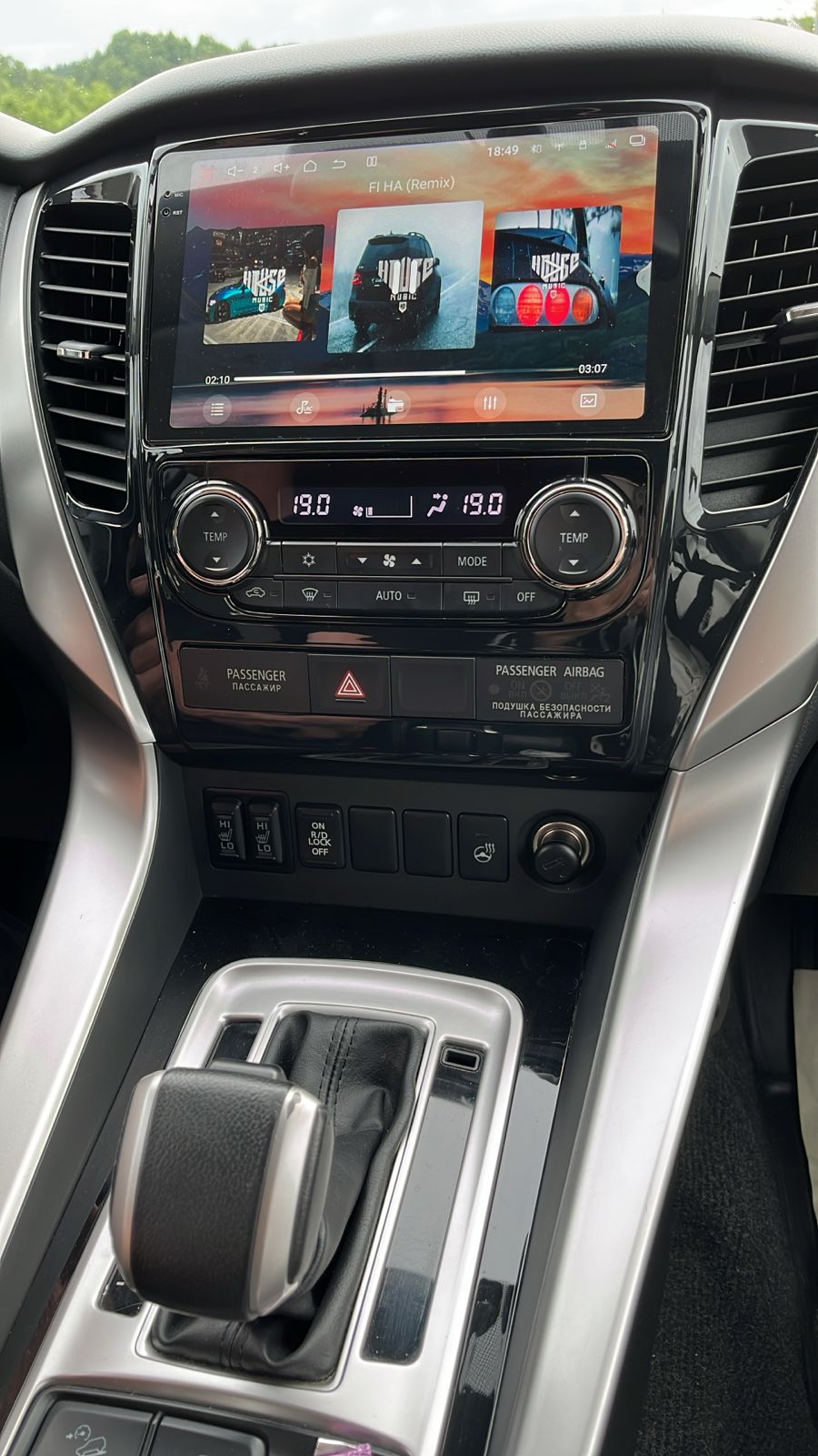 Установленная Автомагнитола RedPower 85423PROmax для Mitsubishi Pajero Sport 3-поколение (07.2016-05.2021) с АКПП Установленная Автомагнитола RedPower 85423PROmax для Mitsubishi Pajero Sport 3-поколение (07.2016-05.2021) с АКПП