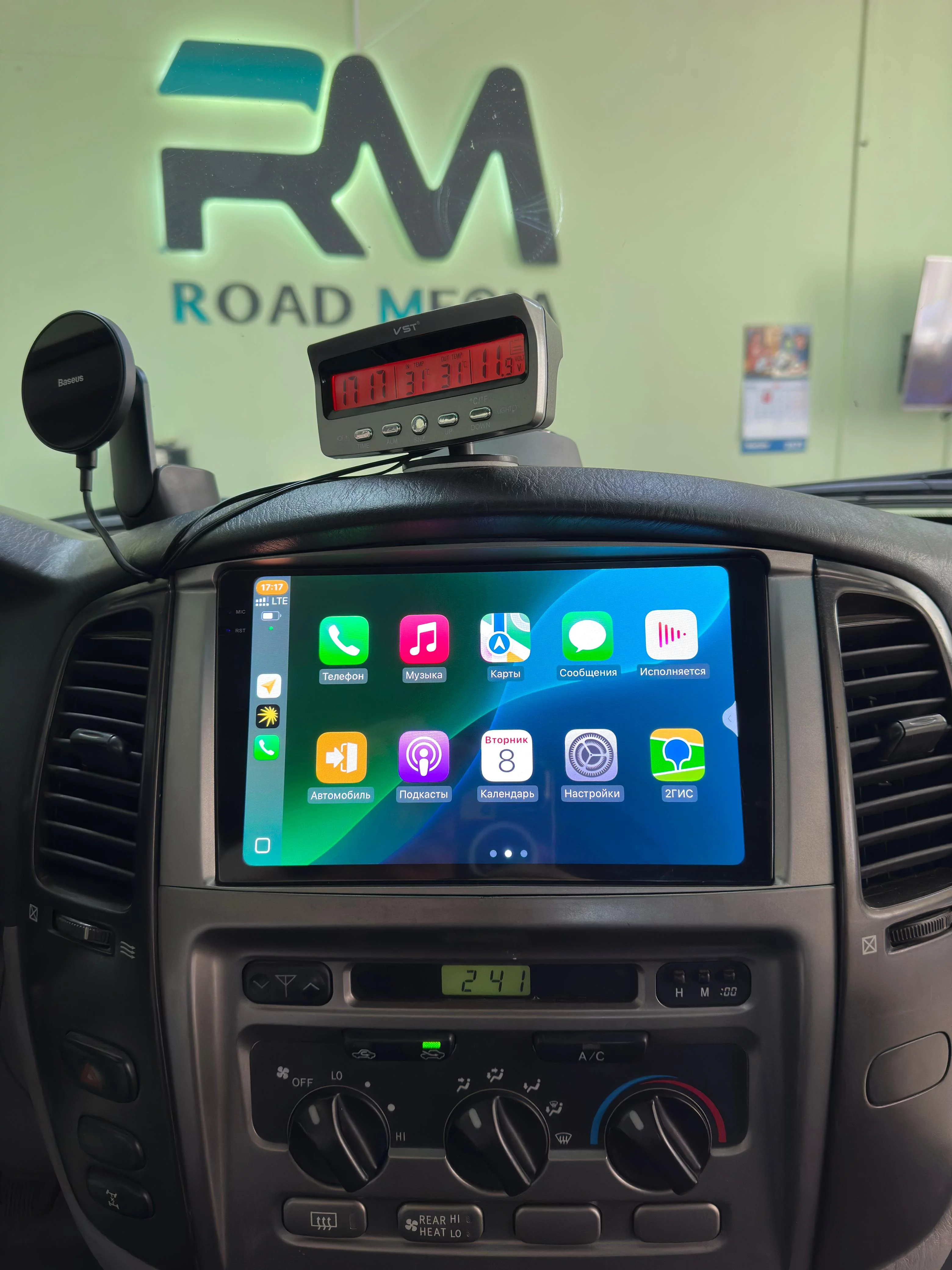 Установленная Автомагнитола RedPower 85483PROmax для Toyota Land Cruiser 105 (2002-2007) Установленная Автомагнитола RedPower 85483PROmax для Toyota Land Cruiser 105 (2002-2007)