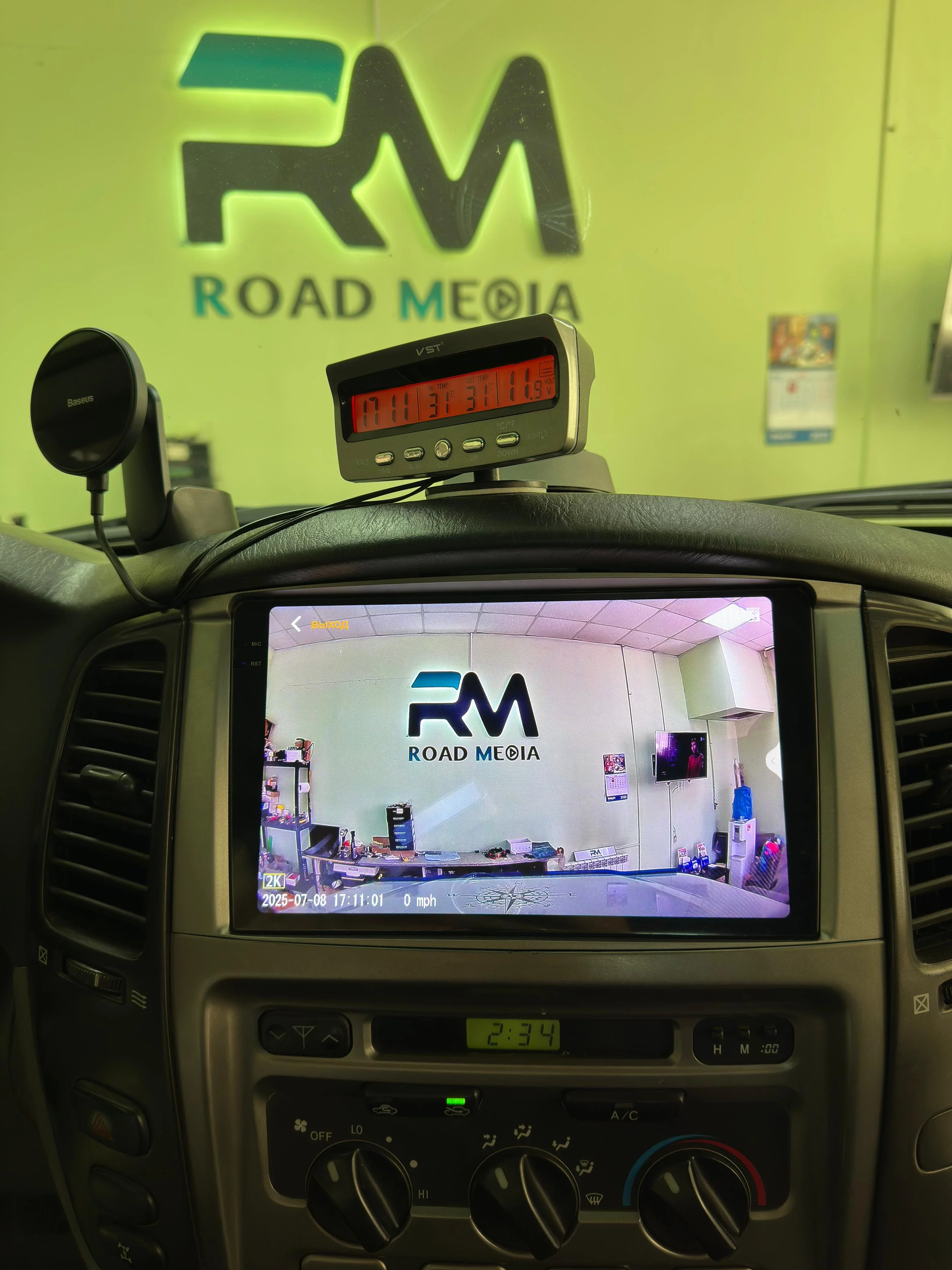 Установленная Автомагнитола RedPower 85483PROmax для Toyota Land Cruiser 105 (2002-2007) Установленная Автомагнитола RedPower 85483PROmax для Toyota Land Cruiser 105 (2002-2007)