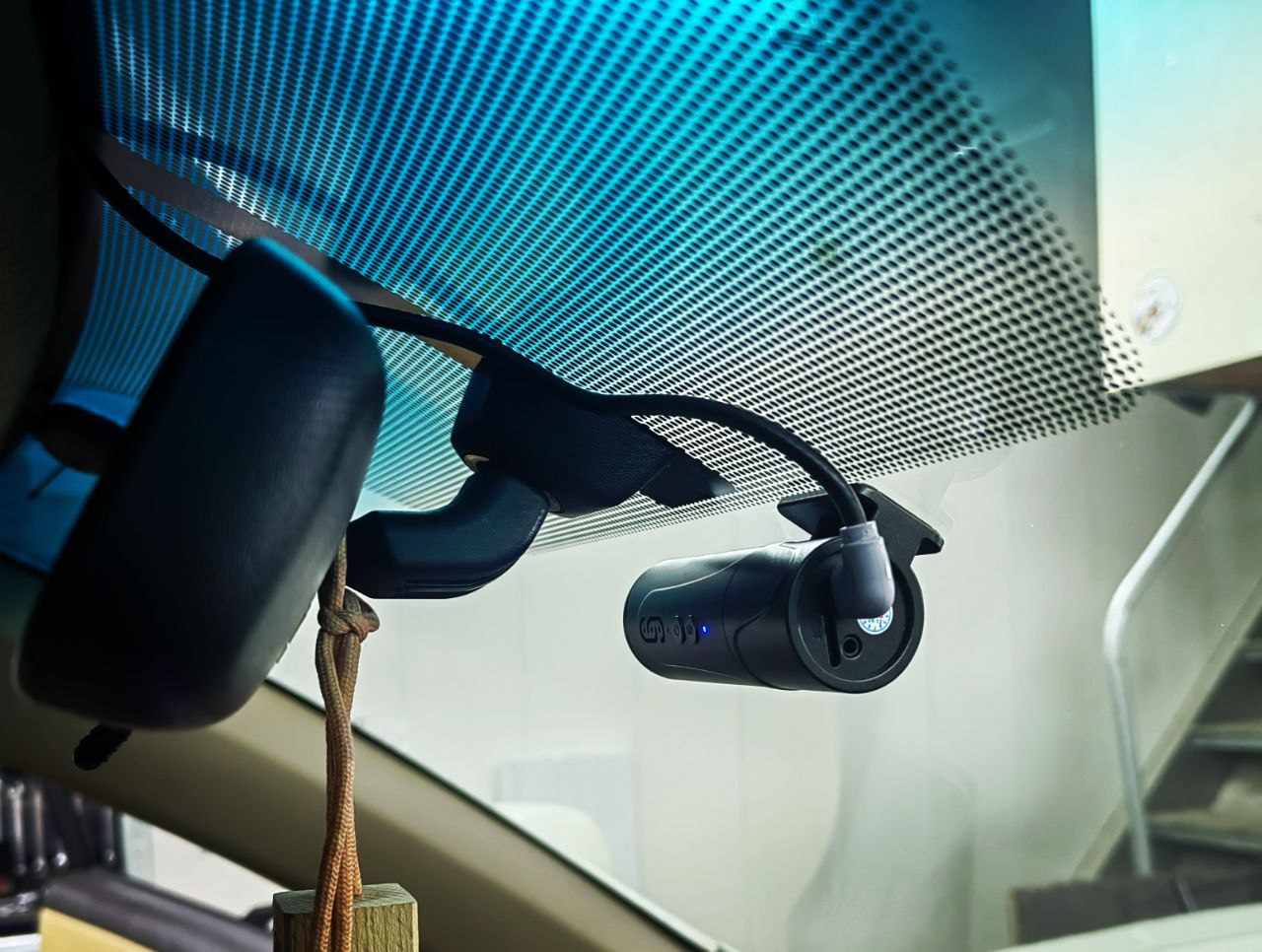 Установленный универсальный видеорегистратор RedPower CatFish One Установленный универсальный видеорегистратор RedPower CatFish One