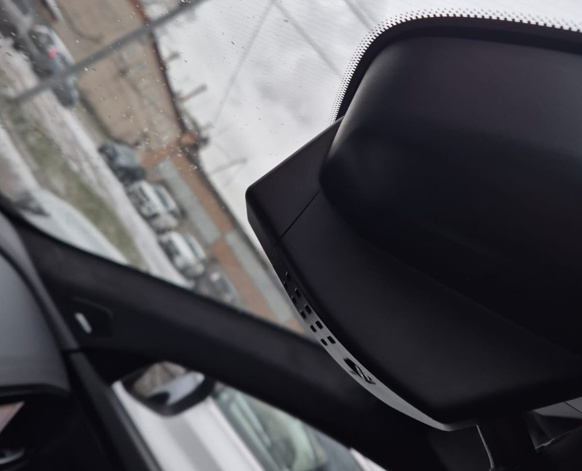 Установленный Штатный видеорегистратор RedPower DVR-GL4-G для Geely Monjaro Установленный Штатный видеорегистратор RedPower DVR-GL4-G для Geely Monjaro