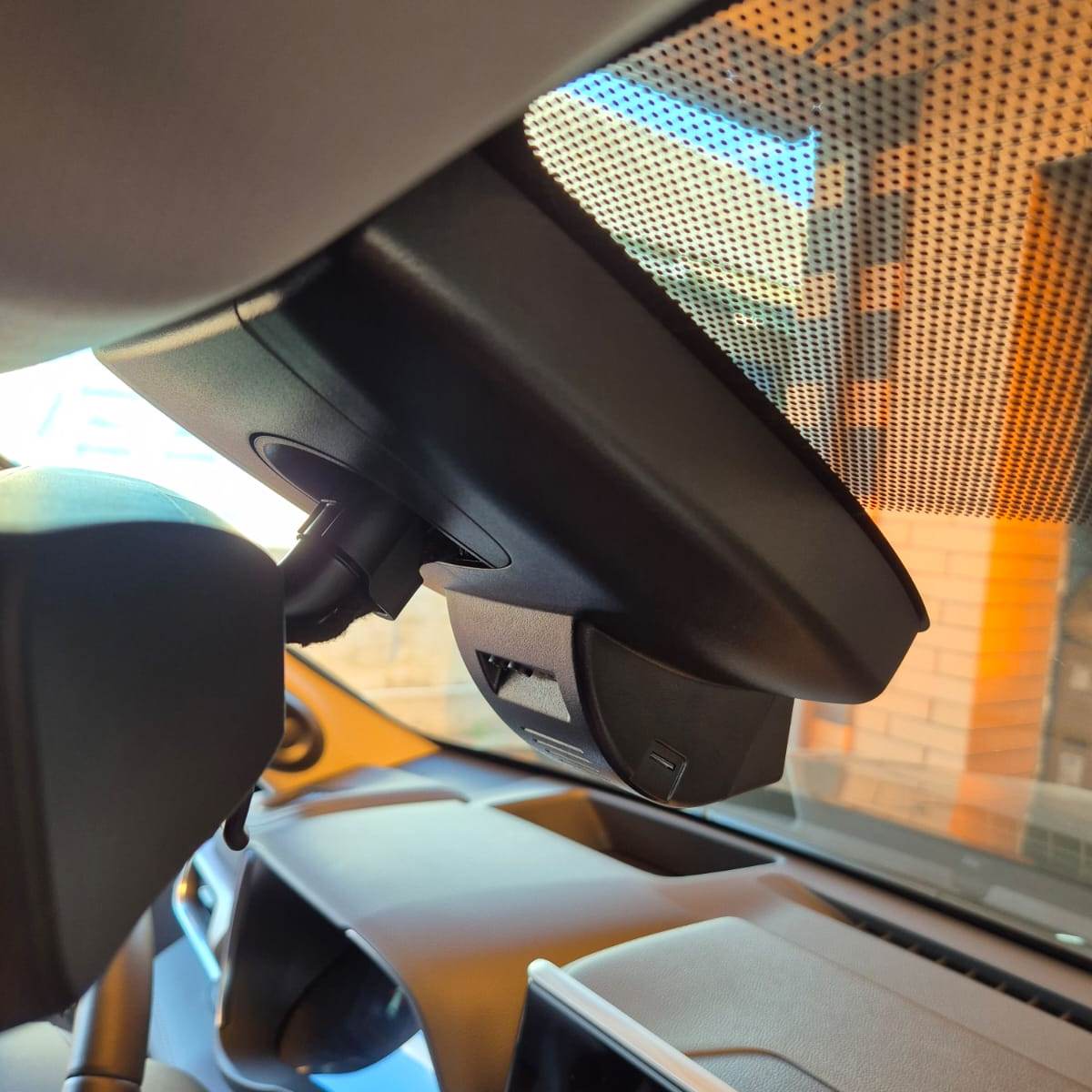 Установленный Штатный двухканальный видеорегистратор RedPower DVR-TOY9-G DUAL для Toyota Highlander с ассистентом дальнего света (2020+) Установленный Штатный двухканальный видеорегистратор RedPower DVR-TOY9-G DUAL для Toyota Highlander с ассистентом дальнего света (2020+)