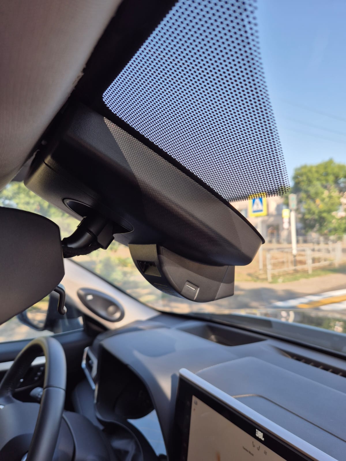 Установленный Штатный видеорегистратор RedPower DVR-TOY9-G для Toyota Highlander (2020+) с ассистентом дальнего света Установленный Штатный видеорегистратор RedPower DVR-TOY9-G для Toyota Highlander (2020+) с ассистентом дальнего света