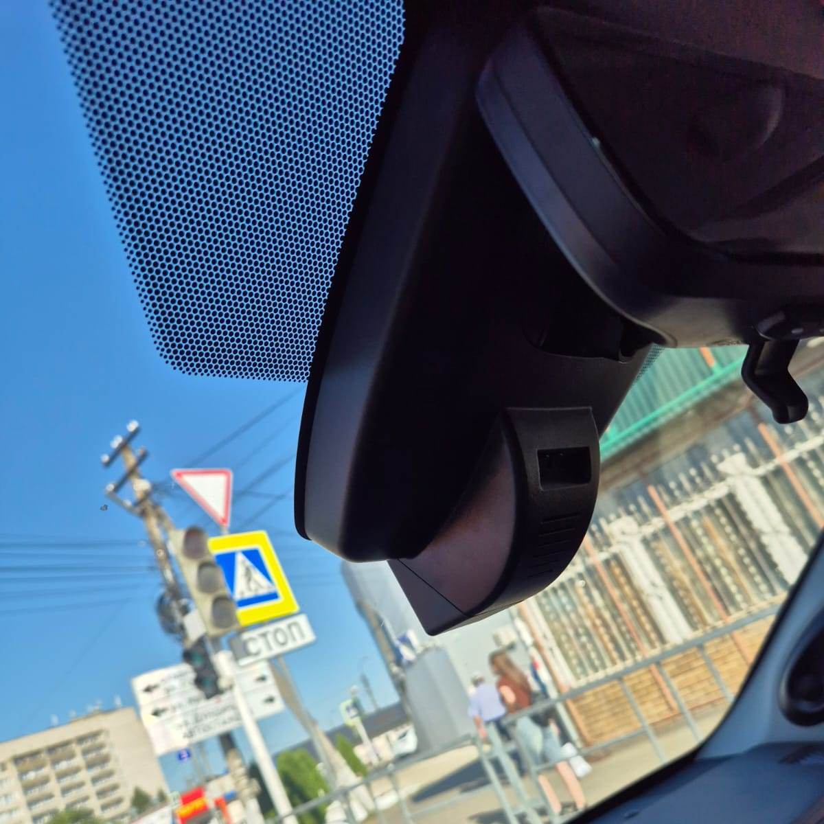 Установленный Штатный двухканальный видеорегистратор RedPower DVR-TOY9-G DUAL для Toyota Highlander с ассистентом дальнего света (2020+) Установленный Штатный двухканальный видеорегистратор RedPower DVR-TOY9-G DUAL для Toyota Highlander с ассистентом дальнего света (2020+)