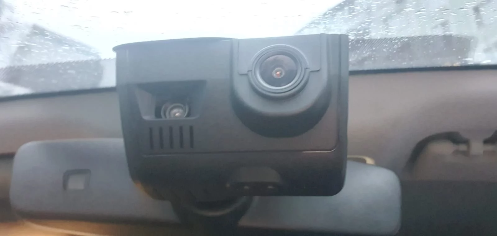 Установленный Штатный видеорегистратор RedPower DVR-VAG11-G для Volkswagen и Skoda с ассистентом (2015+) Установленный Штатный видеорегистратор RedPower DVR-VAG11-G для Volkswagen и Skoda с ассистентом (2015+)