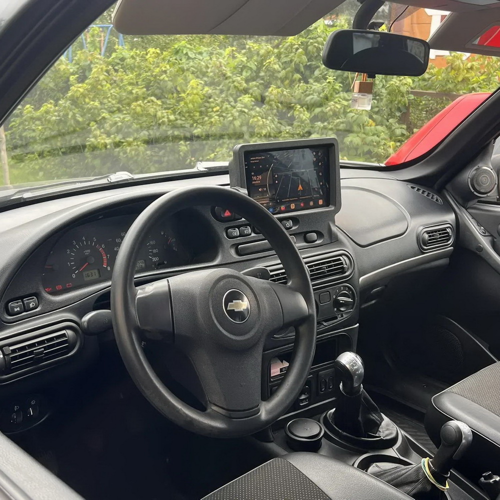 Установленная Автомагнитола RedPower 85215PRO для Lada Niva Travel (2020-2023)