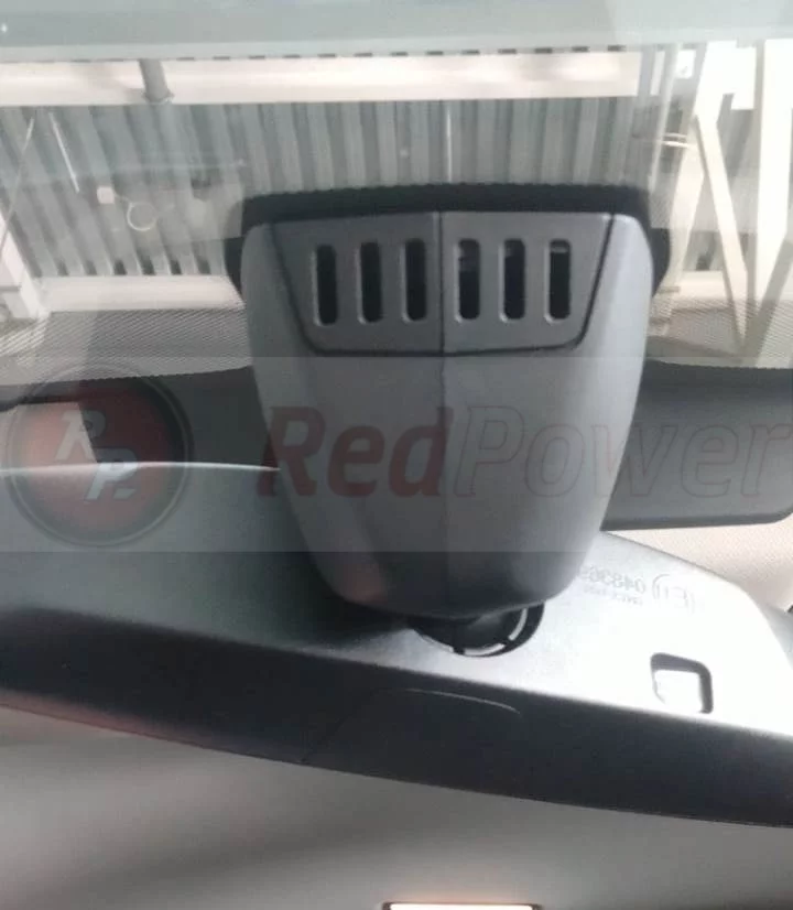 Установленный видеорегистратор RedPower
