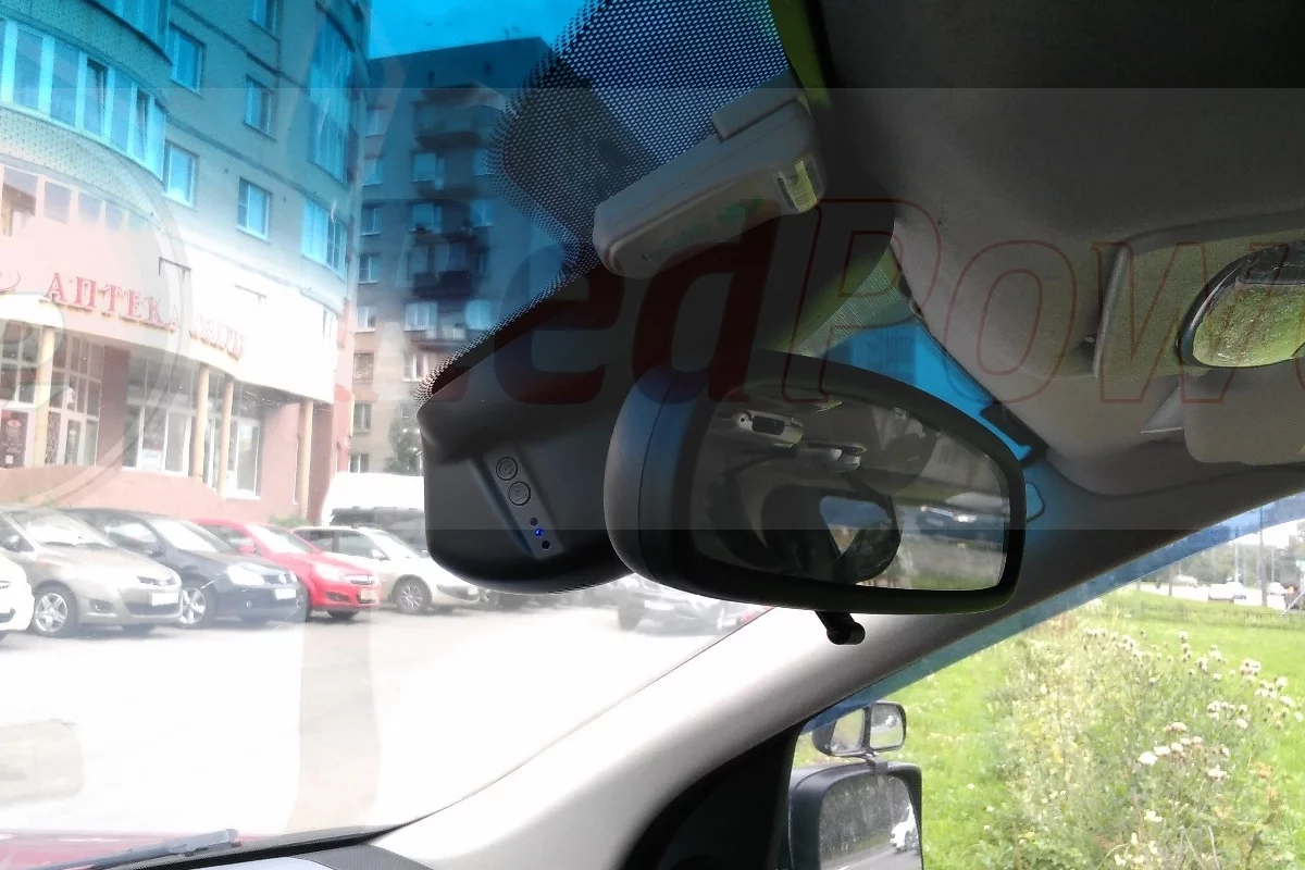 Установленный Двухканальный видеорегистратор RedPower DVR-LR-G DUAL для Land Rover; Jaguar Установленный Двухканальный видеорегистратор RedPower DVR-LR-G DUAL для Land Rover; Jaguar