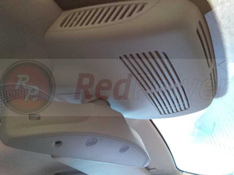 Установленный видеорегистратор RedPower