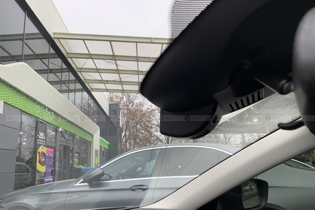 Штатный видеорегистратор RedPower DVR-MZ-N для Mazda с ассистентом ближнего/дальнего света (2018+)