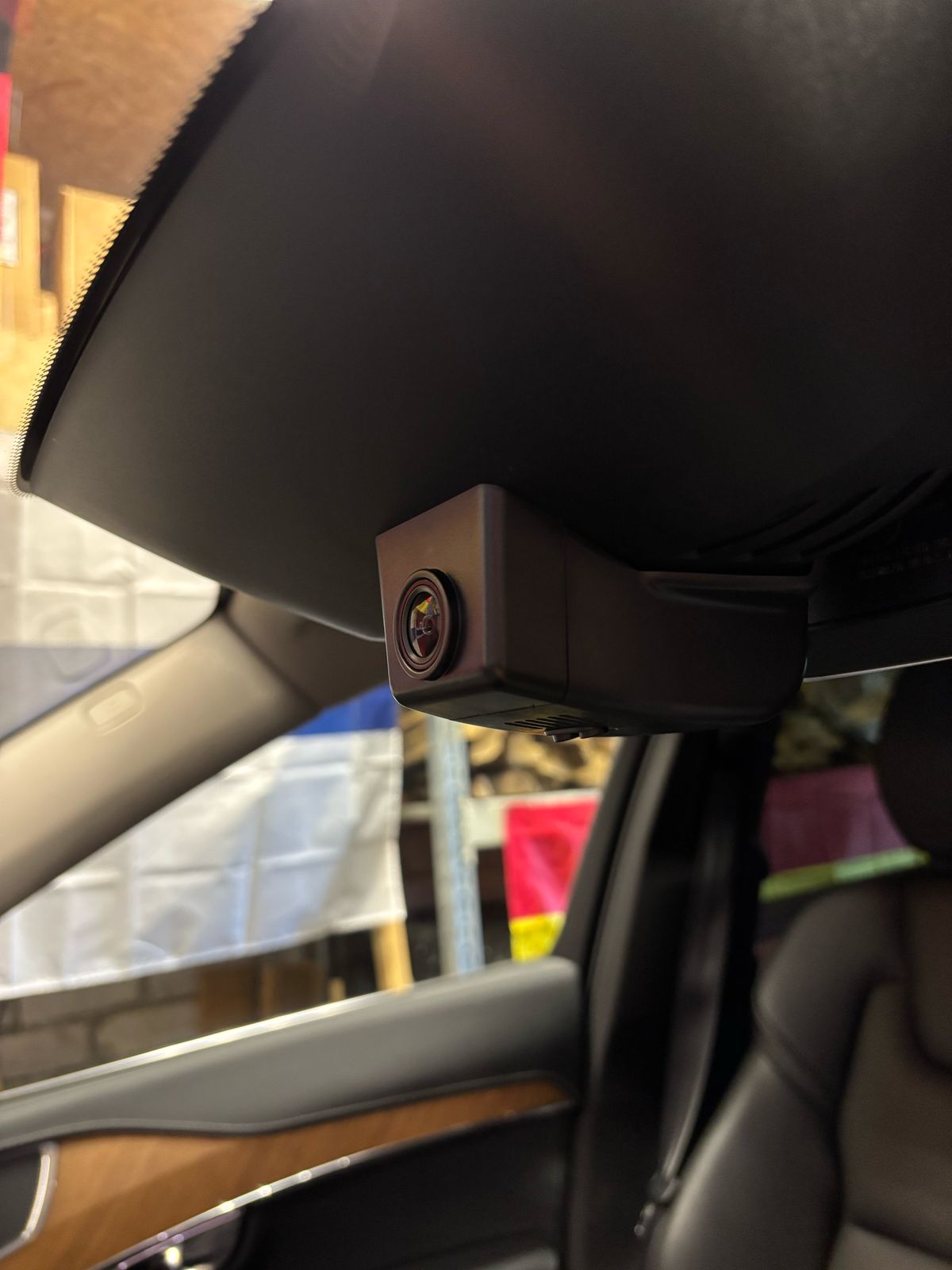 Установленный Двухканальный видеорегистратор RedPower DVR-VOL3-G DUAL для Volvo XC90 (2015-2023) Установленный Двухканальный видеорегистратор RedPower DVR-VOL3-G DUAL для Volvo XC90 (2015-2023)