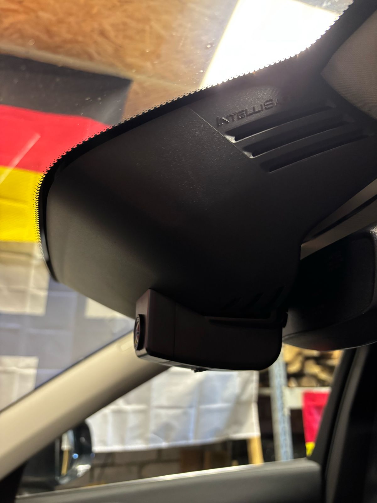 Установленный Двухканальный видеорегистратор RedPower DVR-VOL3-G DUAL для Volvo XC90 (2015-2023) Установленный Двухканальный видеорегистратор RedPower DVR-VOL3-G DUAL для Volvo XC90 (2015-2023)