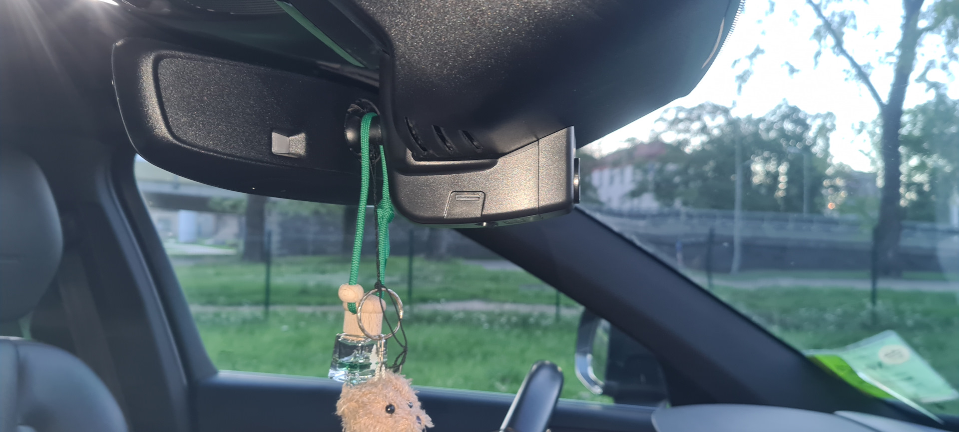 Установленный Двухканальный видеорегистратор RedPower DVR-VOL3-G DUAL для Volvo XC90 (2015-2023) Установленный Двухканальный видеорегистратор RedPower DVR-VOL3-G DUAL для Volvo XC90 (2015-2023)