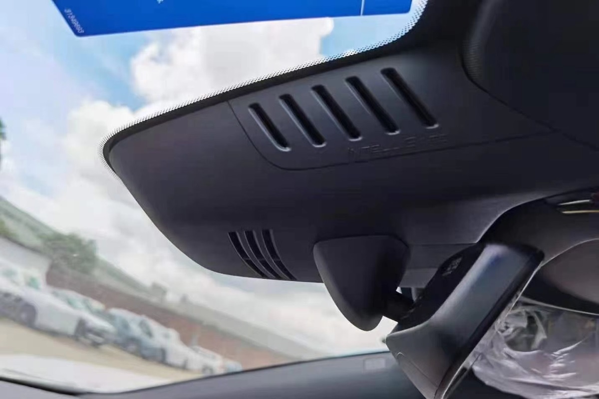 Установленный видеорегистратор RedPower 